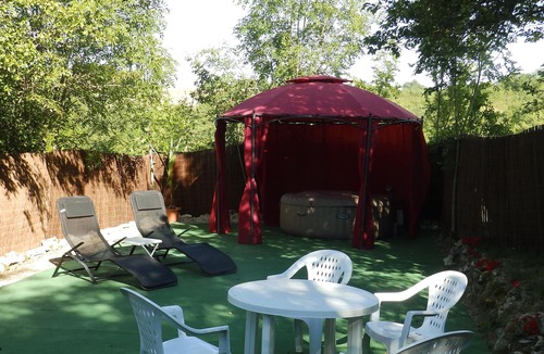 Labastide-Murat House | Comfortable 3 Bedroom Mobile Home in peaceful valley - bar, pool & golf course