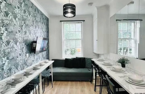 Kings Cross St. Pancras Apartment | Comfortable 3 Bed Flat in King Cross