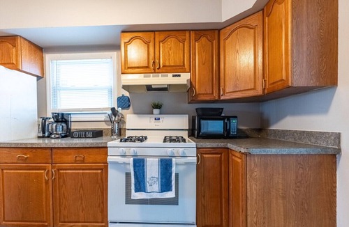 Lincoln Park House | Comfortable 3-Bedroom Home in a Great Central Location