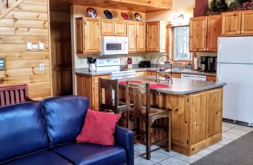 Lutsen Cabin | Comfortable 3 Bedroom, 2 Bath Cabin Between Lutsen Mountains and Lake Superior