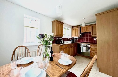 Bicester House | Comfortable 3 bedroomed house in Bicester