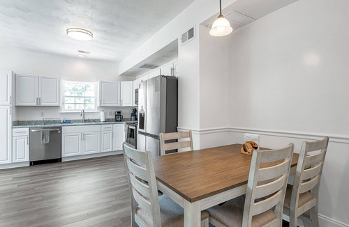 North Camellia Acres House | Comfortable 3 - Bedroom Norfolk Stay – Minutes from Bases and ODU