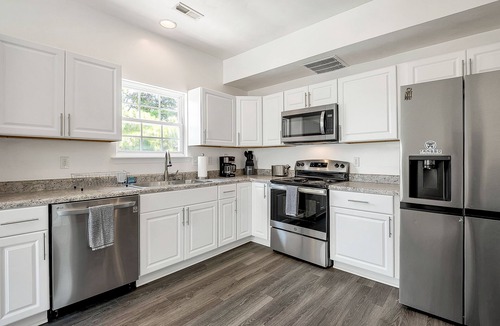 North Camellia Acres House | Comfortable 3 - Bedroom Norfolk Stay – Minutes from Bases and ODU