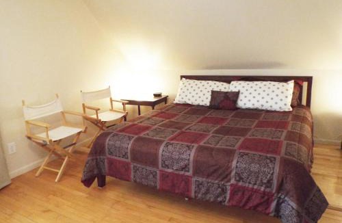 Bay View House | Comfortable 3 BR Craftsman Bungalow in Milwaukee's Bay View Neighborhood