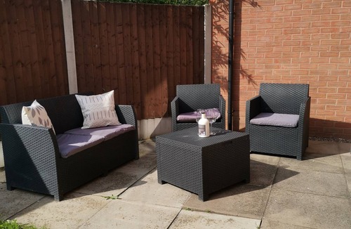 Walsall House | Comfortable 3 BR with parking-WS2 for contractors, professionals and families