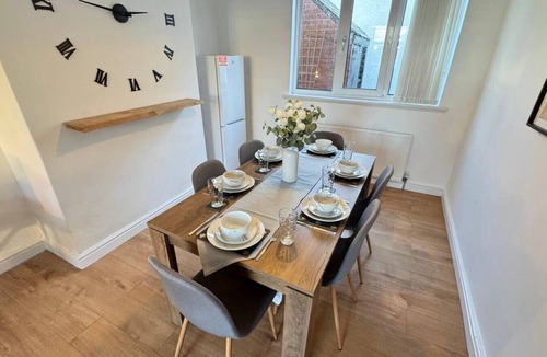 Doncaster House | Comfortable 3-bedroom house with 6 separate beds, ideal for work teams