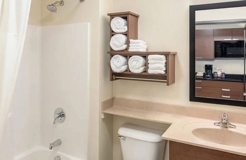 Sioux Falls Hotel | Comfortable 3 - Room for Exploring Sioux Falls – Close to Top Attractions