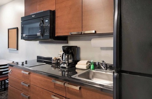 La Vista Hotel | Comfortable 3-Unit Stay Featuring Recliners & Kitchens Near La Vista Shopping