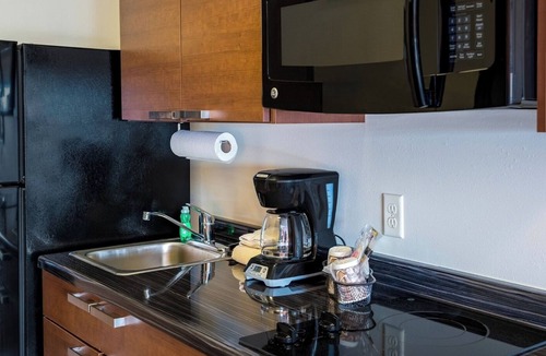 La Vista Hotel | Comfortable 3-Unit Stay Featuring Recliners & Kitchens Near La Vista Shopping