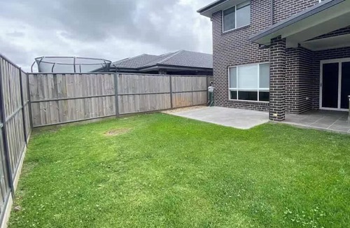 Gledswood Hills House | Comfortable 3BR Home Parking