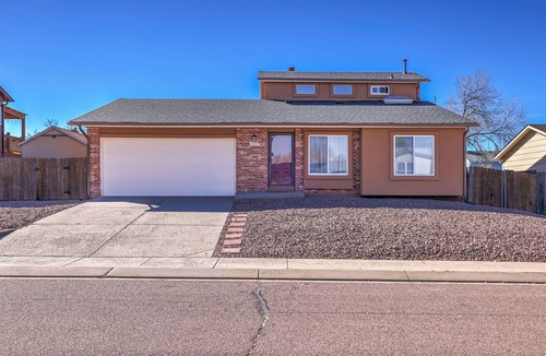 Southeast Colorado Springs House | Comfortable 3B-2B Home - 10 Mins from COS Airport