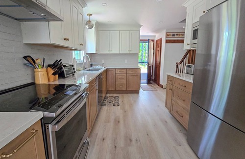 Wellfleet House | Comfortable 3BD-A/C, Screen Porch & Enclosed Outdoor Shower