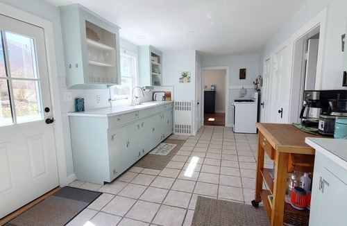 Wellfleet House | Comfortable 3BD-Walk to Uncle Tim's Bridge, Screen Porch, Ping Pong, A/C, Enclosed Outdoor Shower