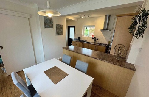 Kidlington House | Comfortable 3BR house-parking close to city centre