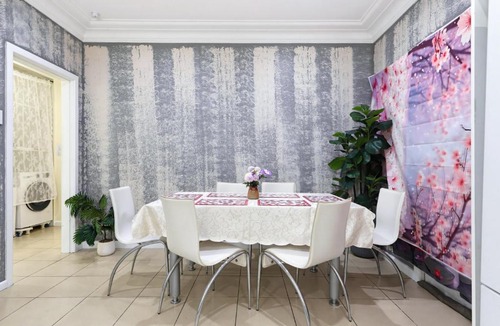 Holroyd House | comfortable 3BR Near Parramatta Parking AC