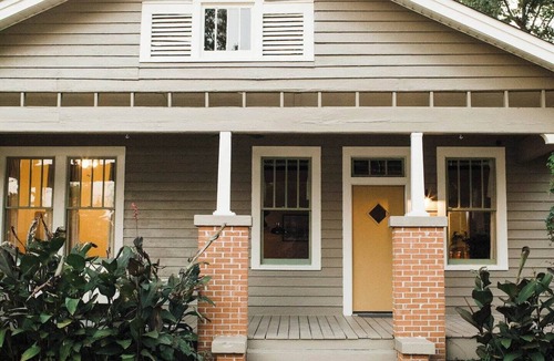 Montgomery House | Comfortable 3BR Stay | King Beds & Yard