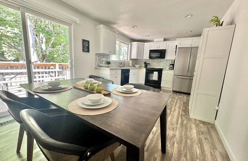 Bull Mountain Apartment | Comfortable 3BR w/Queen Bed, Garden Views, Patio!