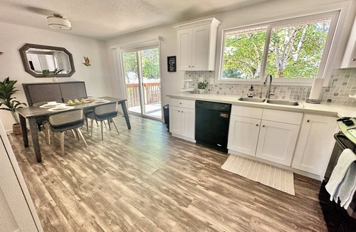 Bull Mountain Apartment | Comfortable 3BR w/Queen Bed, Garden Views, Patio!