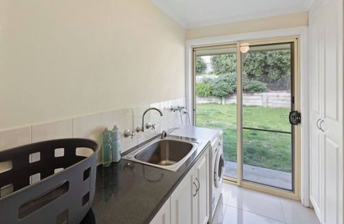 Mount Gambier House | Comfortable 4-Bedroom Home with Backyard Escape