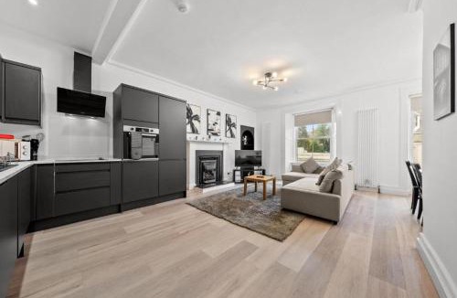 Hawick House | Comfortable 4-Bed Apartment in Hawick with Fast WiFi