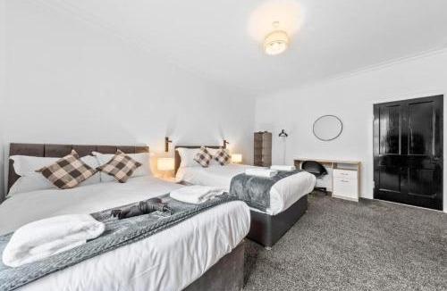 Hawick House | Comfortable 4-Bed Apartment in Hawick with Fast WiFi