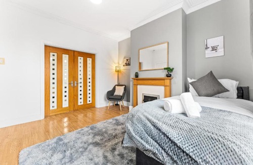 Offerton Apartment | Comfortable 4 Bed Home - Free Parking & Brand New Bathroom