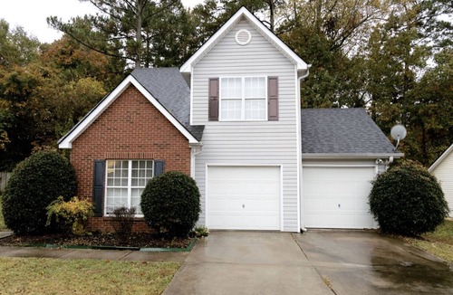 Conley House | Comfortable 4 bedroom 10 min from Airport & Downtown