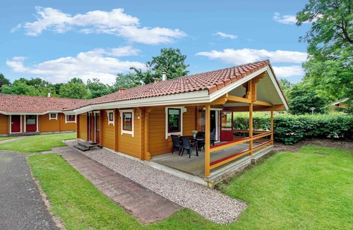 Municipality of Hardenberg House | Comfortable 4-person Finnish chalet with dishwasher, washing machine and veranda in the Vechtdal.