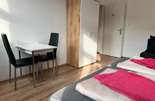 Erdberg Apartment | Comfortable 4 private rooms in shared Apt Perfect for Groups & Friends