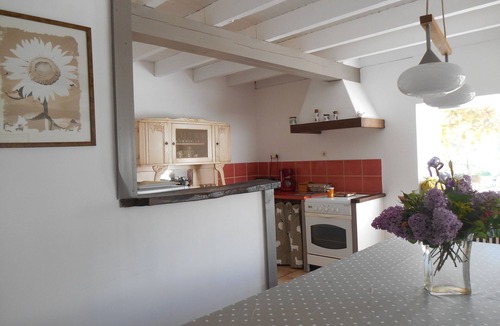 Adriers Cottage | Comfortable 4-star gîte with heated swimming pool and fishing ponds.