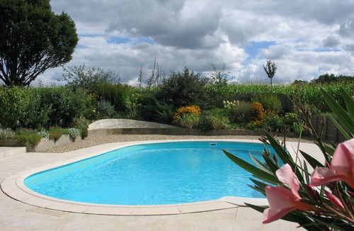 Adriers Cottage | Comfortable 4-star gîte with heated swimming pool and fishing ponds.
