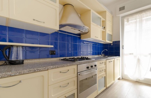 Binda House | Comfortable 40m2 studio flat, ideal for 3 people, located on the third floor of a building with lift.The accommodation is located a stone's throw from Famagusta, characterized by a strong residential and student vocation, offering a quiet environment, gr