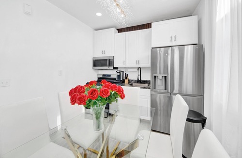 Southeast Yonkers House | Comfortable 4BR Free Street Parking Easy Access to NYC Great for Families