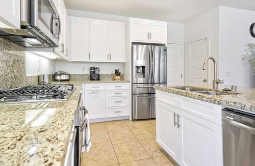 Lake Forest House | Comfortable 4BR Living｜Family-Friendly｜Patio Escape｜Tennis Park Nearby #41153