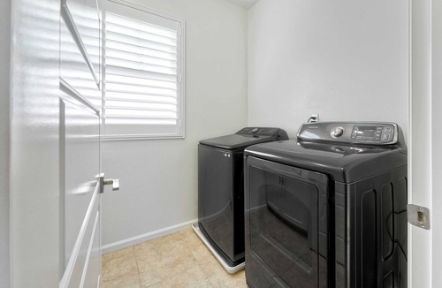 Lake Forest House | Comfortable 4BR Living｜Family-Friendly｜Patio Escape｜Tennis Park Nearby #41153
