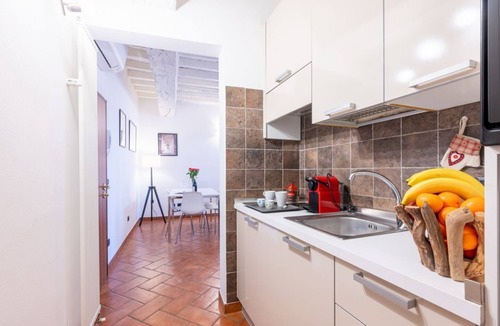 Parma City Centre Apartment | Comfortable 55 sqm apartment in the heart of Parma. The accommodation, which can host up to 4 guests, is located on the first floor of a period building without lift. Please note that there is one step to access the building and stairs to reach the apart