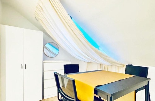 Liesing Apartment | Comfortable 5BR Apt for 13 Near Liesing Station