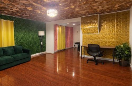 Buffalo House | Comfortable 5BR Escape