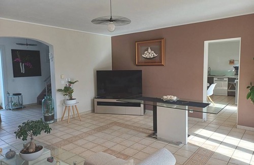 Salon-de-Provence House | Comfortable air-conditioned villa near Salon-de-Provence, dog allowed (1).
