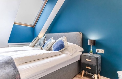 Favoriten Hotel | Comfortable AC Room @ Hauptbahnhof