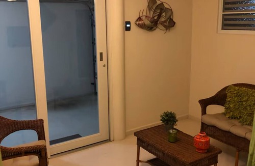Isla Verde House | Comfortable accommodation for 8 people, minutes from the airport.