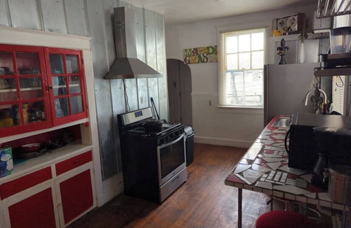 Broadmoor House | Comfortable, Affordable, Pool table & Location
