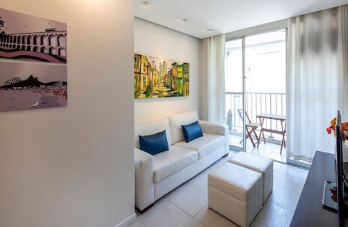 Leme Apartment | Comfortable and secure 2 bdrm with balcony in Leme