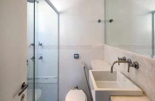 Leme Apartment | Comfortable and secure 2 bdrm with balcony in Leme