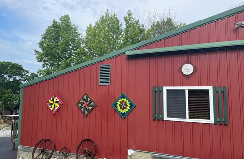 Carbondale Cottage | Comfortable and clean cottage located on hobby farm.