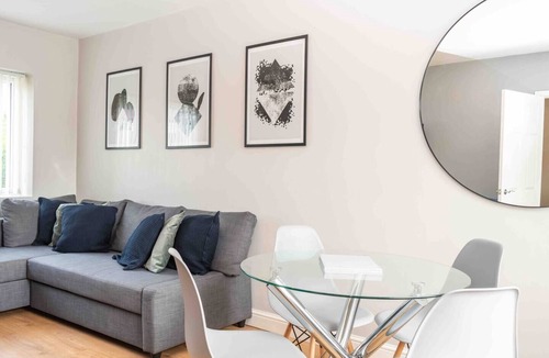 Handsworth House | Comfortable and Convenient 3 BR House with Parking