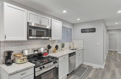 Worth House | Comfortable and cozy 4BA, 2BA Home in Worth