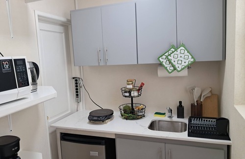 Pine Gardens Apartment | Comfortable and cozy 1-bedroom apartment near beautiful Bridgetown with AC
