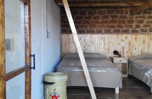 Jocotitlan Hotel | Comfortable and cozy Eucalyptus bedroom 30 min. of Toluca for Holidays.