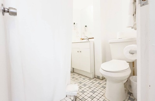 Llanos Hostel | Comfortable and Elegant Aibonito Hotel/FREE PARKING & WIFI/GOOD AREA - 208